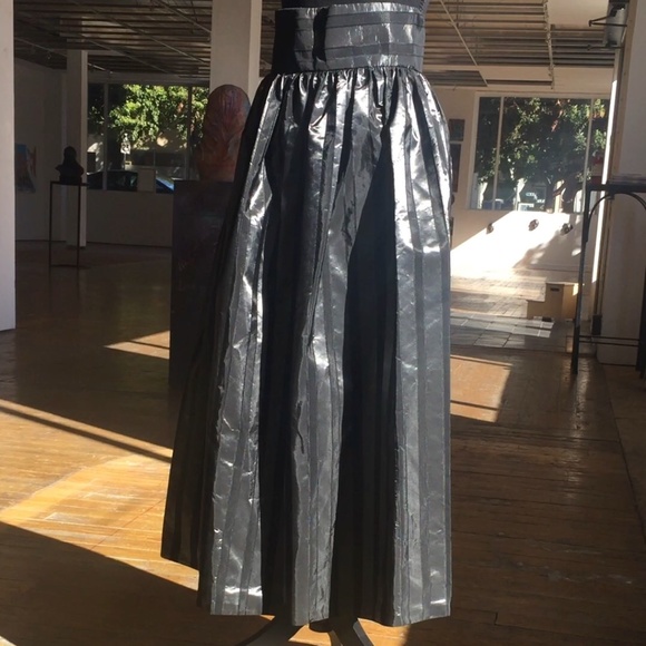 Black on black muted/metallic long full skirt - Picture 4 of 4